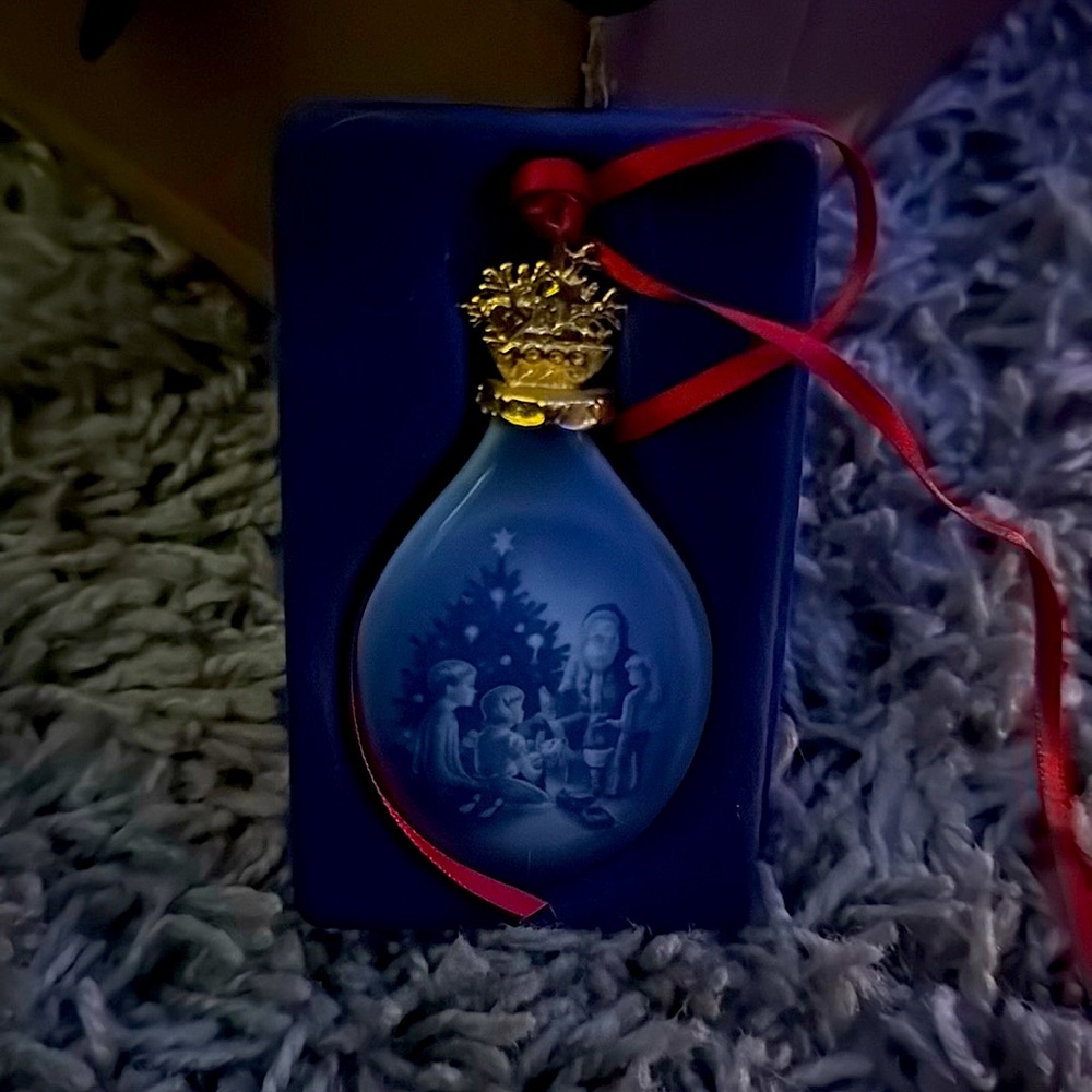 1998 Bing & Grondahl 1985 Porcelain Teardrop Christmas Ornament 
Denmark